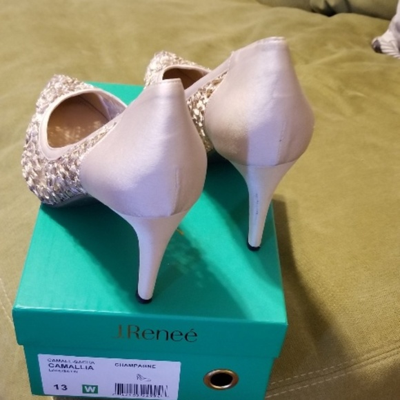 Shoe/Pump - Picture 3 of 4